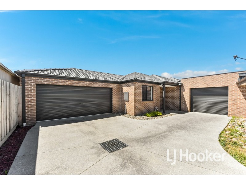 2/48 Cameron Way, Pakenham VIC 3810