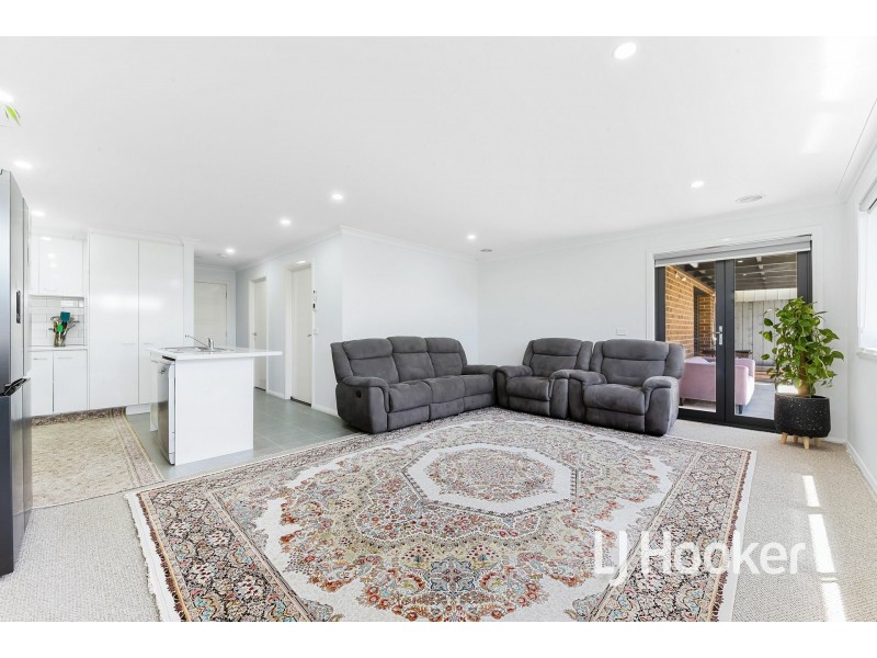 2/48 Cameron Way, Pakenham VIC 3810