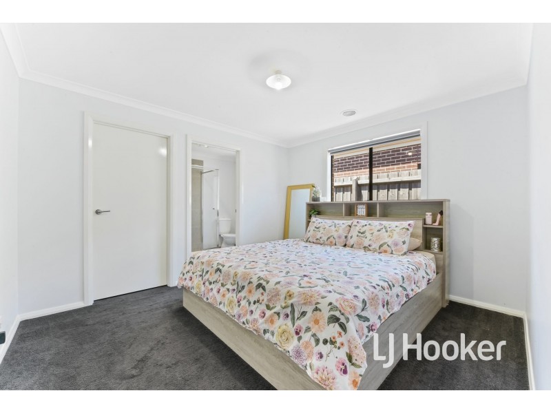 2/48 Cameron Way, Pakenham VIC 3810