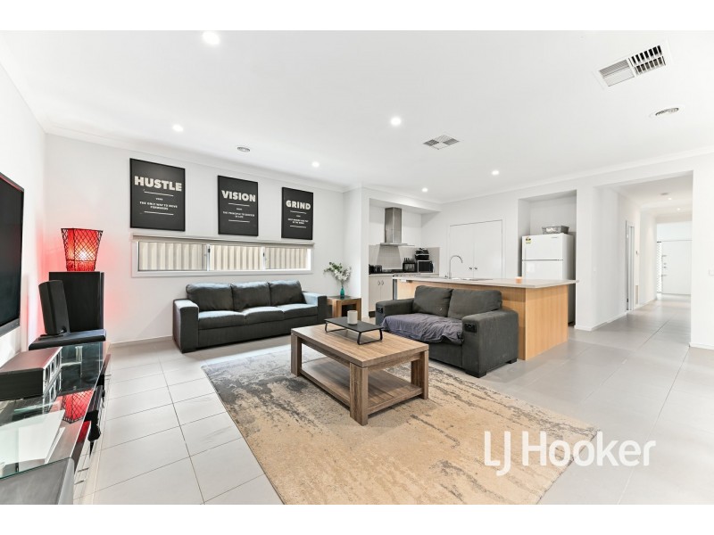 21 Egret Way, Pakenham VIC 3810
