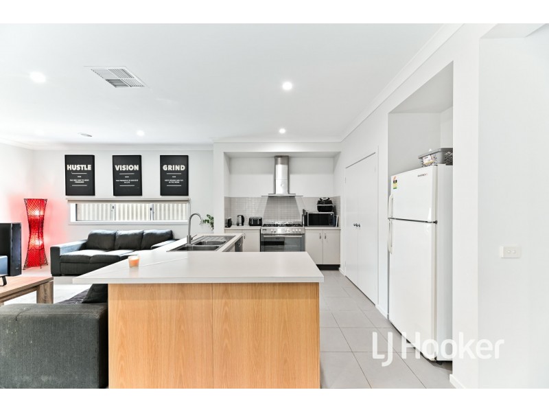 21 Egret Way, Pakenham VIC 3810