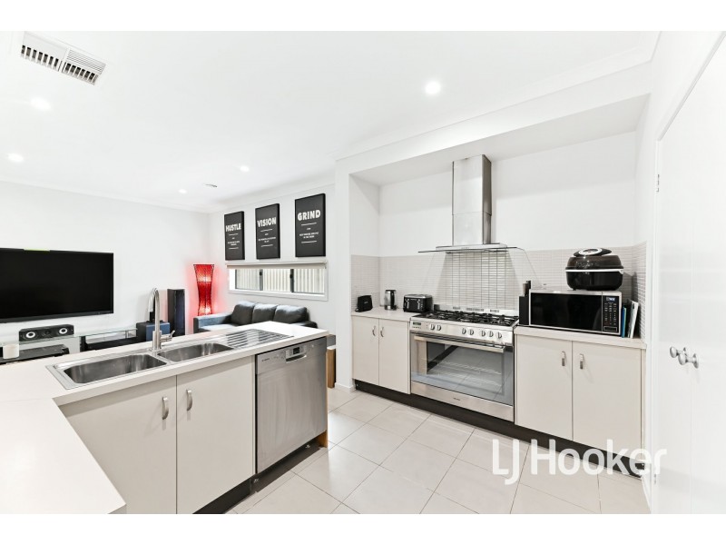 21 Egret Way, Pakenham VIC 3810