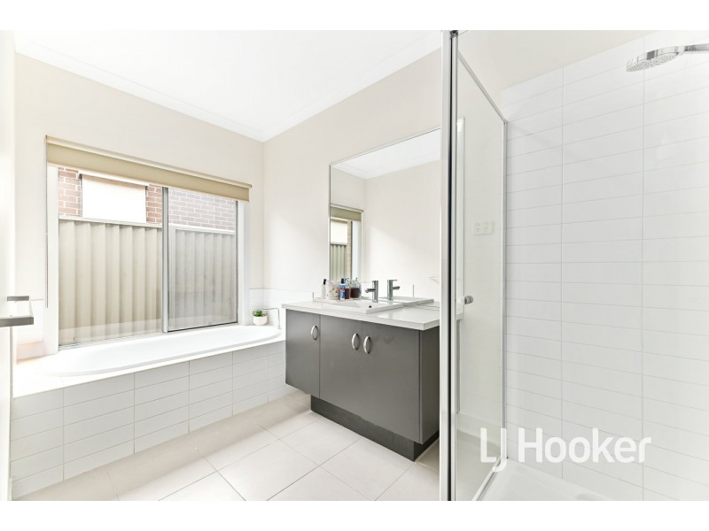 21 Egret Way, Pakenham VIC 3810