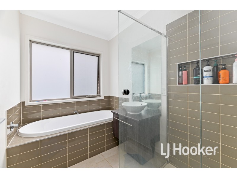 15 Longmeadow Road, Officer VIC 3809