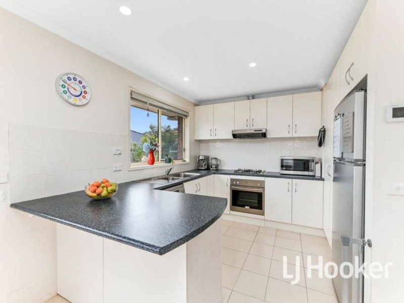 4/38-40 Tuscany Rise, Pakenham VIC 3810
