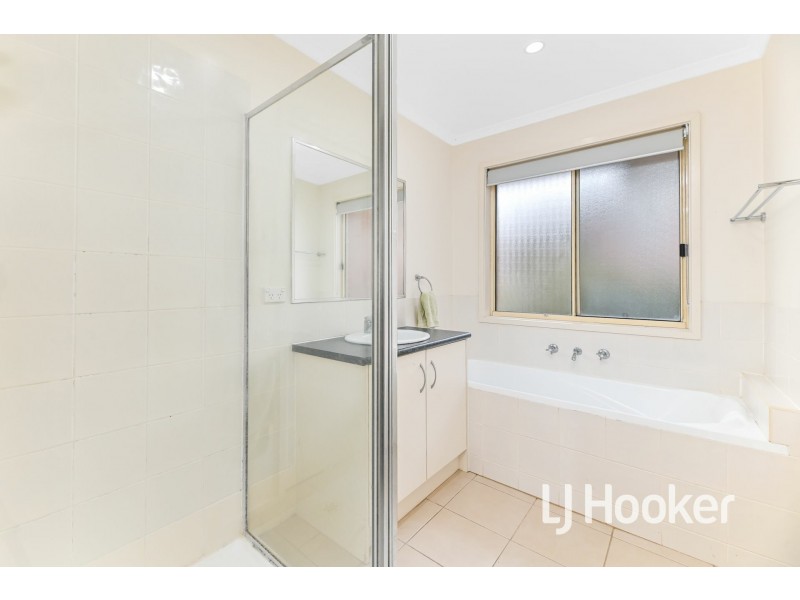 4/38-40 Tuscany Rise, Pakenham VIC 3810