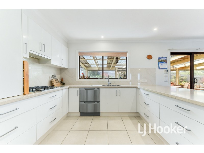 2 Elizabeth Court, Pakenham VIC 3810