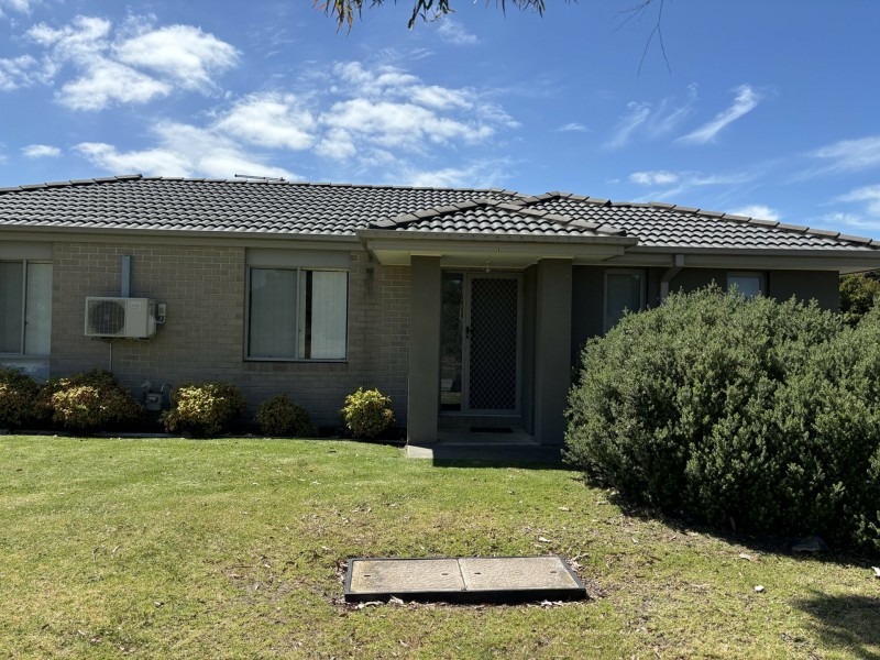 1/30 Sir Thomas Drive, Pakenham VIC 3810