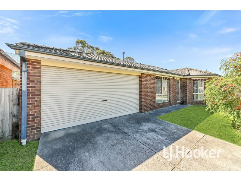16 Rossi Close, Pakenham VIC 3810
