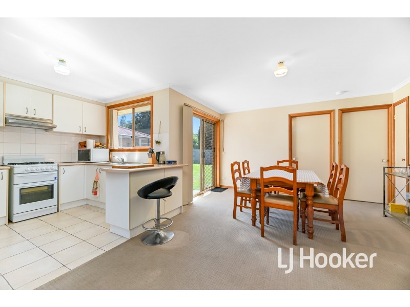 16 Rossi Close, Pakenham VIC 3810