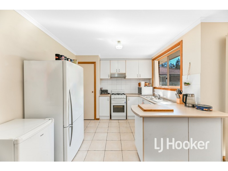 16 Rossi Close, Pakenham VIC 3810