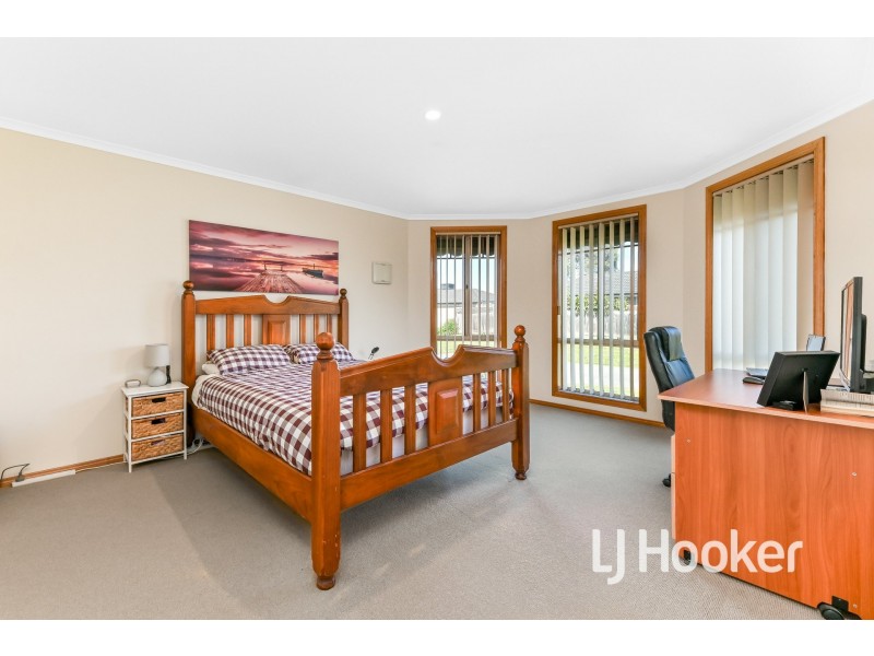 16 Rossi Close, Pakenham VIC 3810
