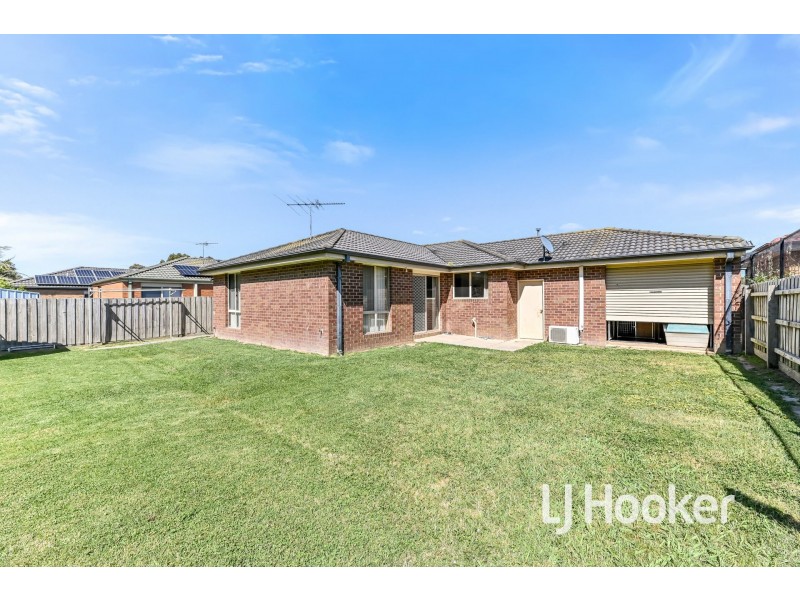 16 Rossi Close, Pakenham VIC 3810