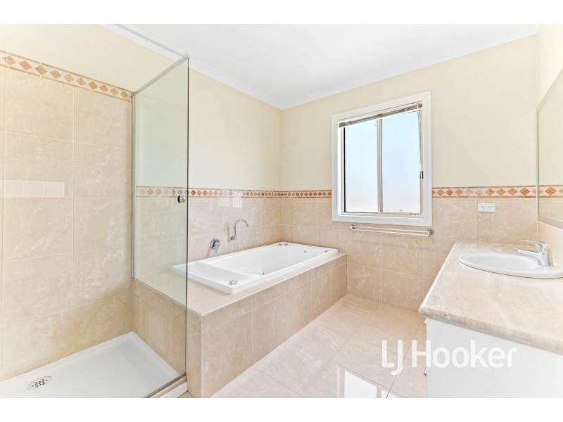 48 Fairholme Boulevard, Berwick VIC 3806