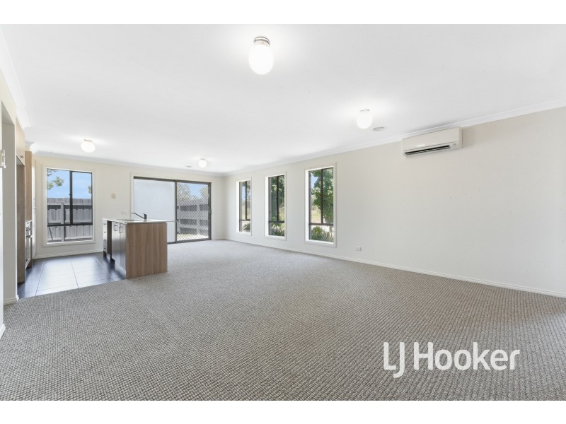 1/34 Sir Thomas Drive, Pakenham VIC 3810