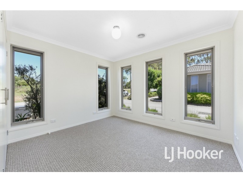 1/34 Sir Thomas Drive, Pakenham VIC 3810
