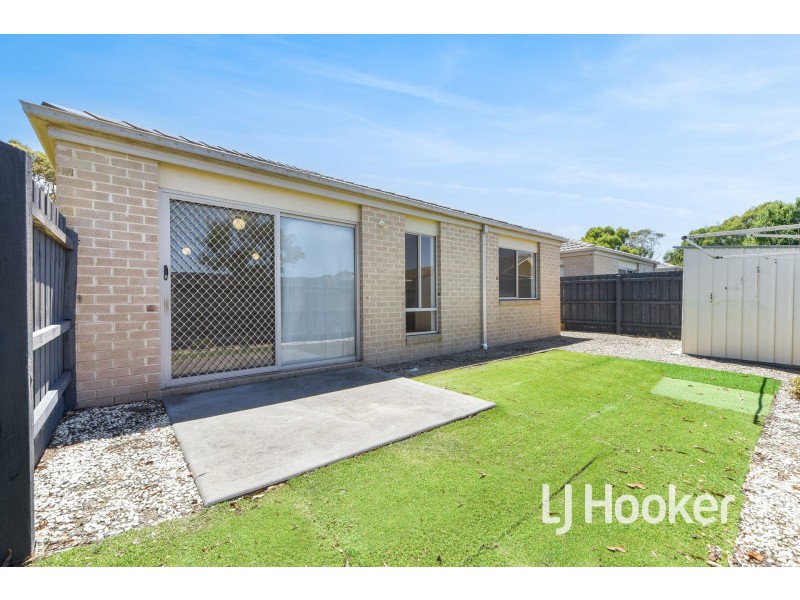 1/34 Sir Thomas Drive, Pakenham VIC 3810
