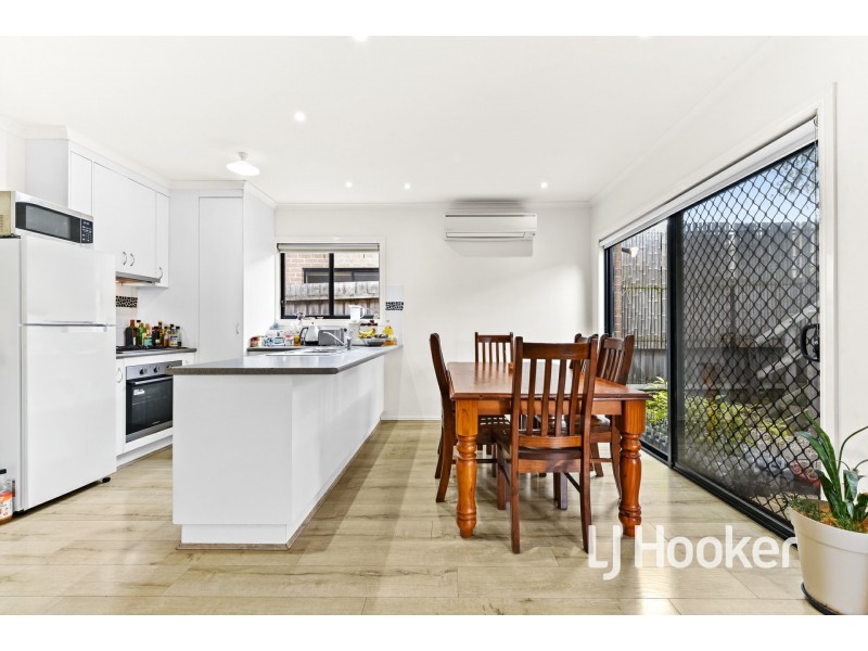 22/103 Army Road, Pakenham VIC 3810