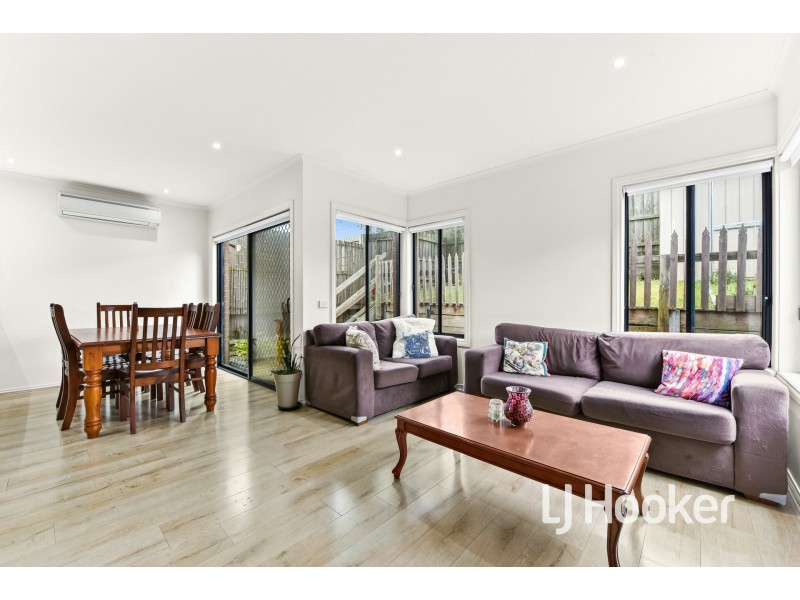 22/103 Army Road, Pakenham VIC 3810