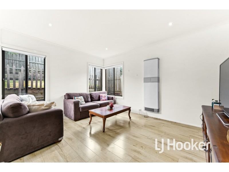 22/103 Army Road, Pakenham VIC 3810