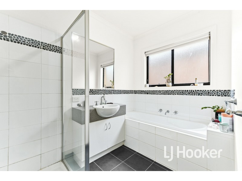 22/103 Army Road, Pakenham VIC 3810