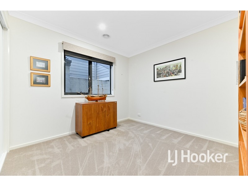 18 Lindeman Street, Berwick VIC 3806