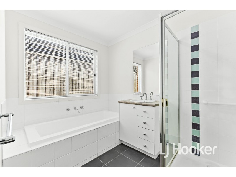 20 Kimberley Grove, Pakenham VIC 3810