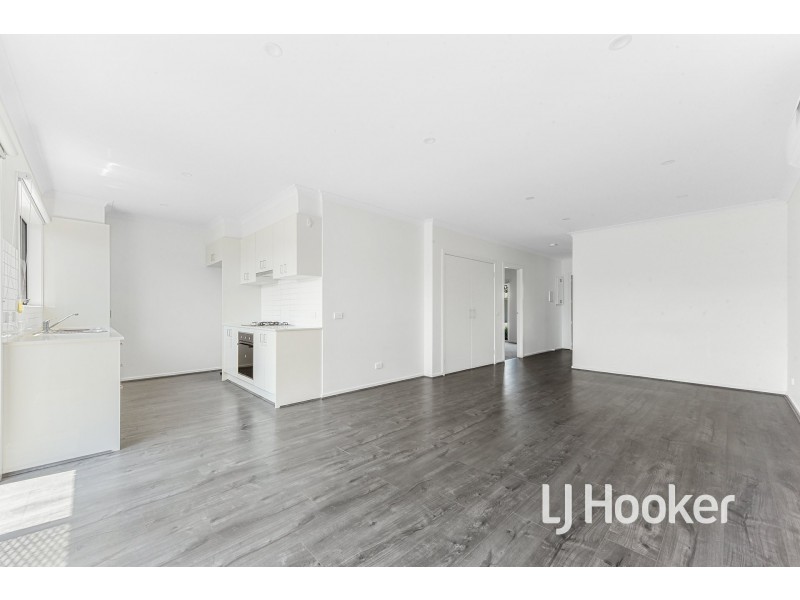 12 Burnden Close, Berwick VIC 3806