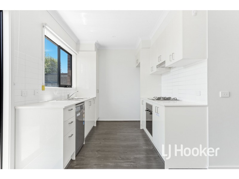 12 Burnden Close, Berwick VIC 3806