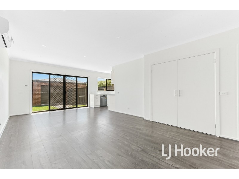 12 Burnden Close, Berwick VIC 3806