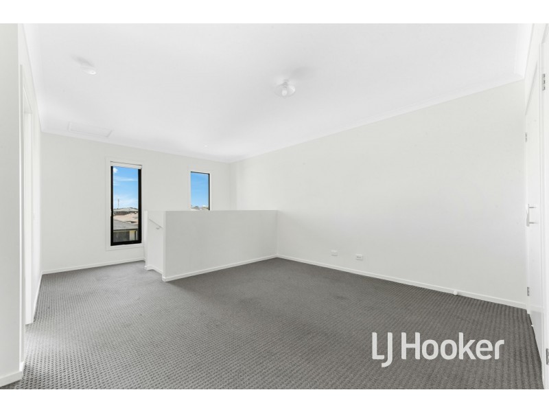 12 Burnden Close, Berwick VIC 3806