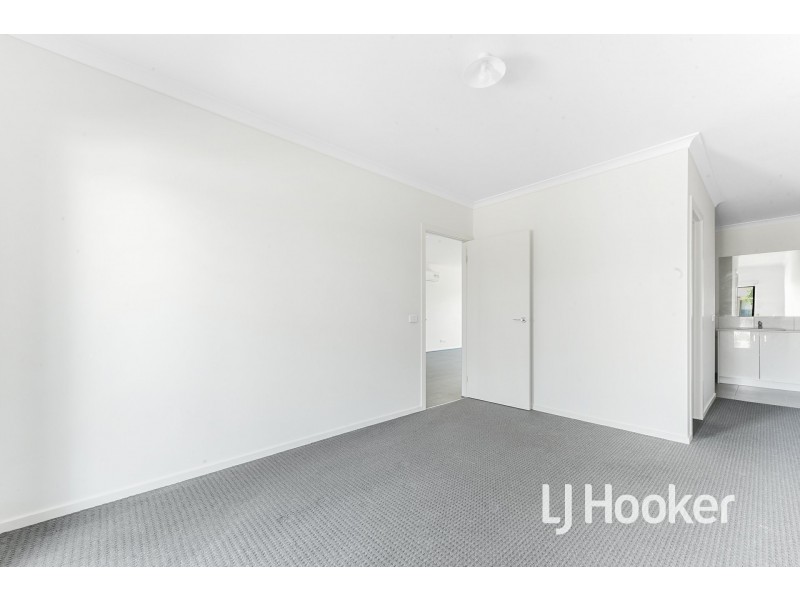 12 Burnden Close, Berwick VIC 3806