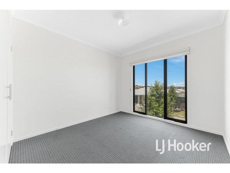 12 Burnden Close, Berwick VIC 3806