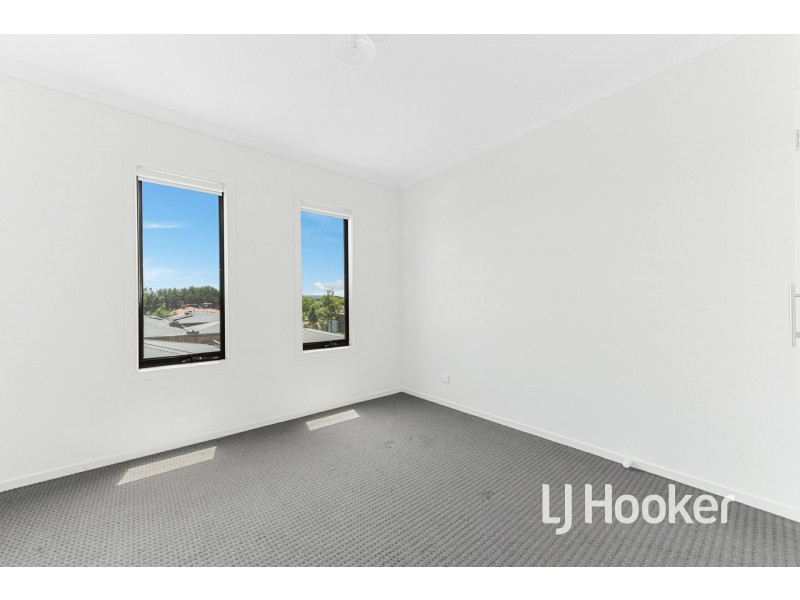 12 Burnden Close, Berwick VIC 3806