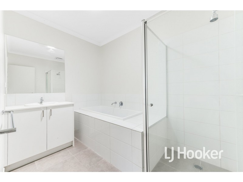 12 Burnden Close, Berwick VIC 3806