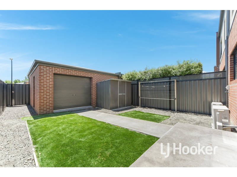 12 Burnden Close, Berwick VIC 3806