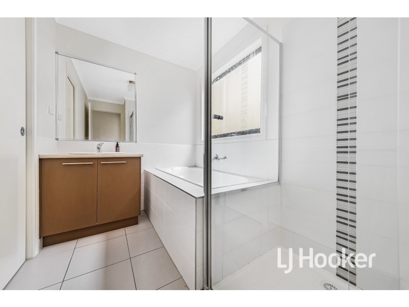 21/107 Army Road, Pakenham VIC 3810