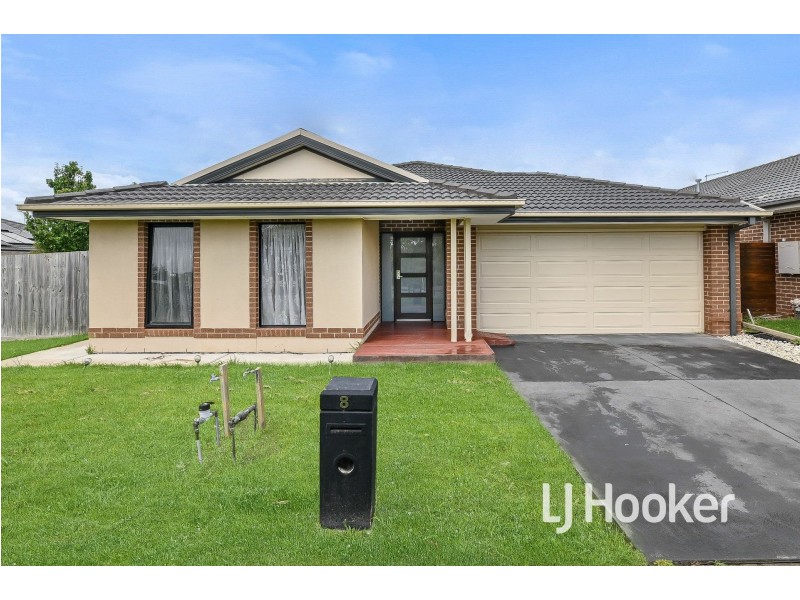8 Onyx Crescent, Officer VIC 3809