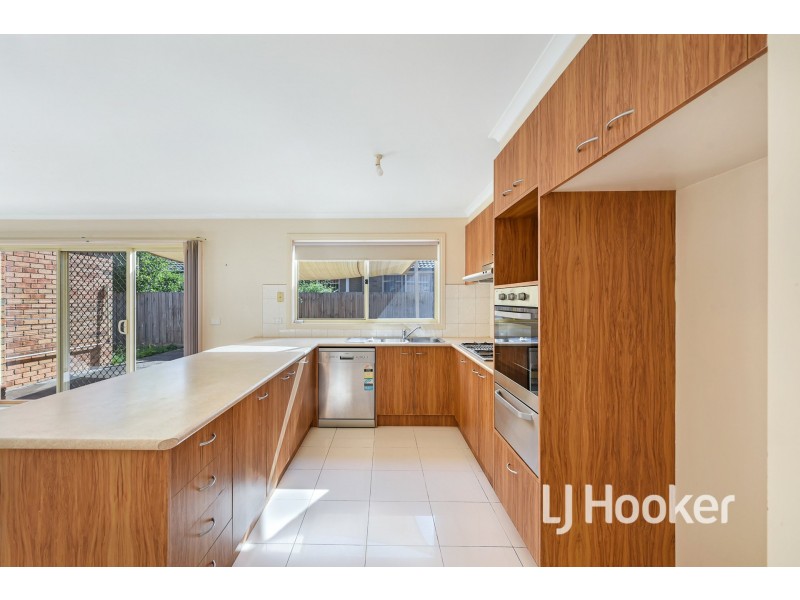 12 Gillian Place, Pakenham VIC 3810