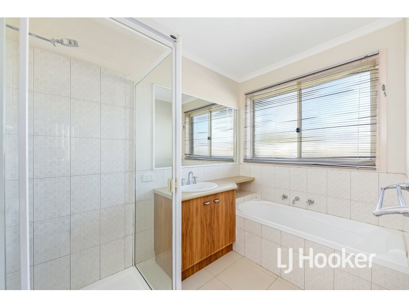 12 Gillian Place, Pakenham VIC 3810