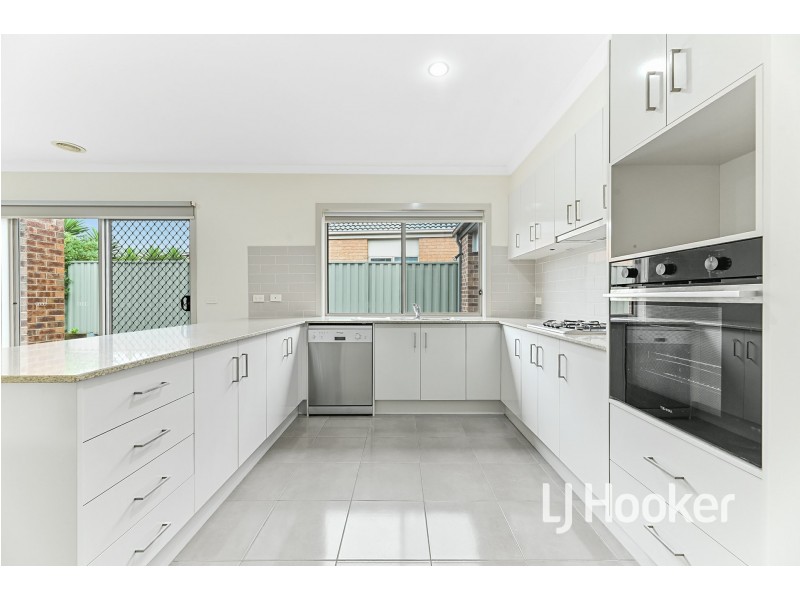 7 Ivy Leaf Road, Pakenham VIC 3810