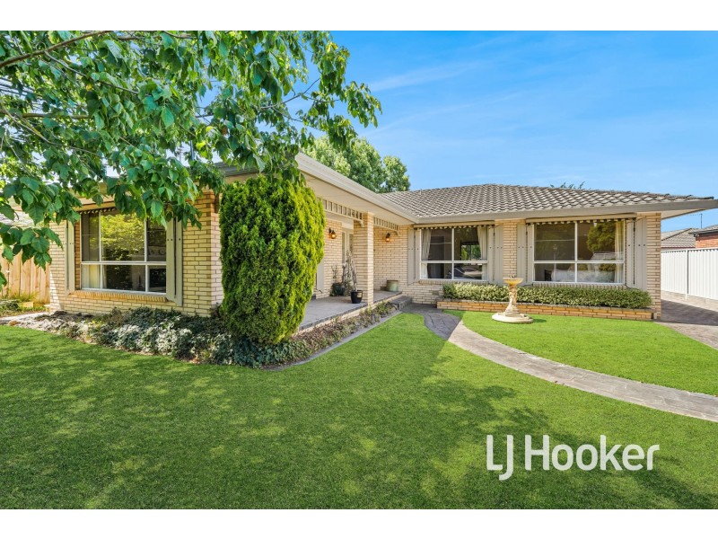 14 Henry Street, Pakenham VIC 3810