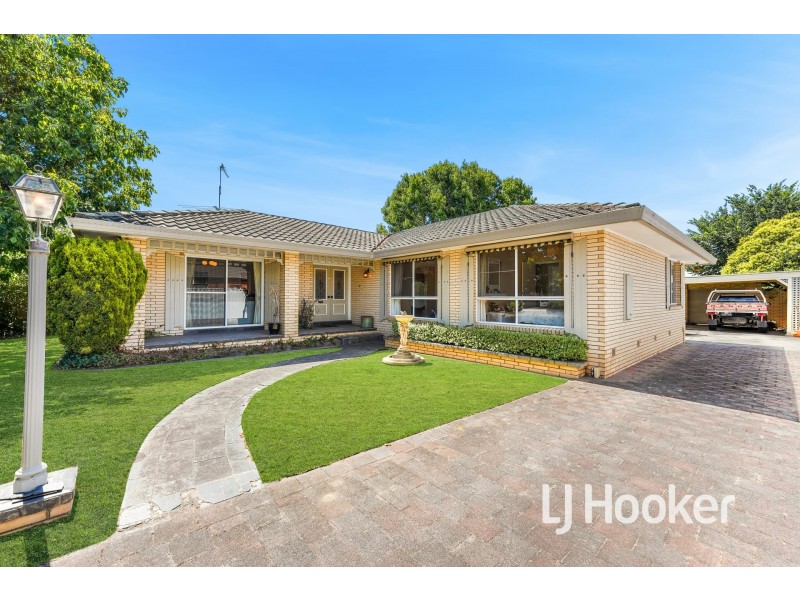 14 Henry Street, Pakenham VIC 3810
