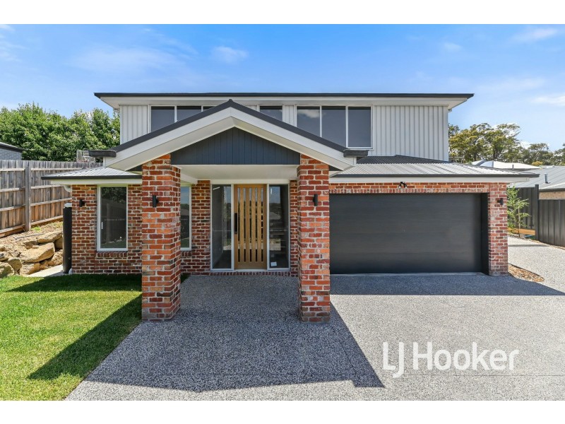 2/9 Riverside Avenue, Bunyip VIC 3815