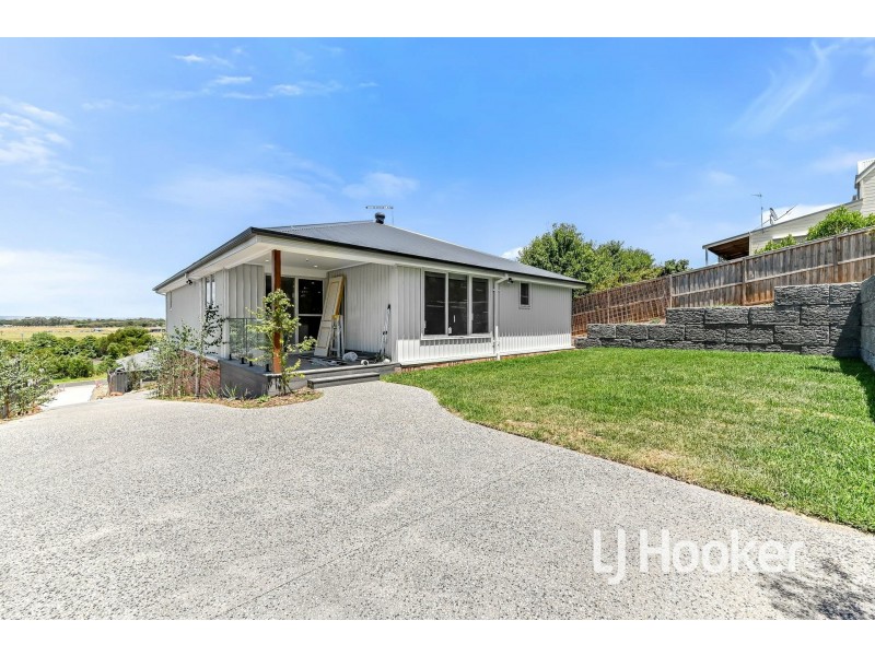 2/9 Riverside Avenue, Bunyip VIC 3815