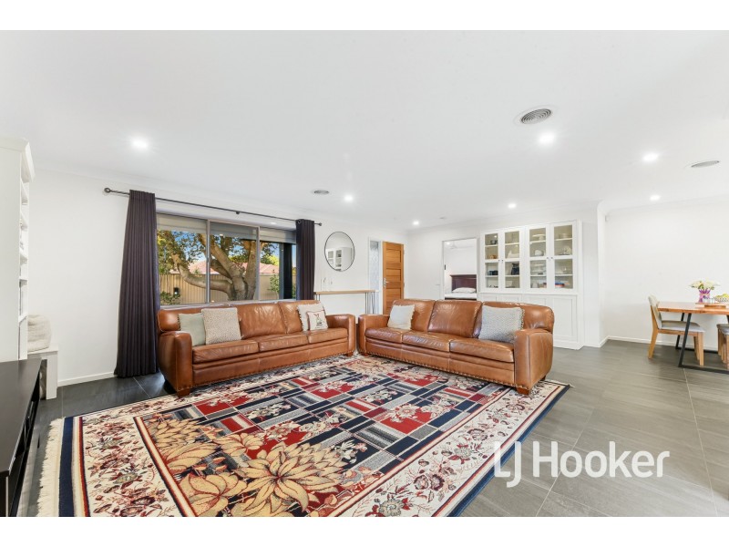 5 Adam Court, Pakenham VIC 3810