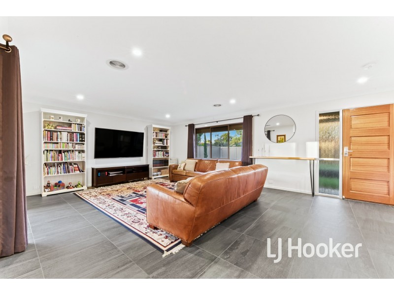 5 Adam Court, Pakenham VIC 3810