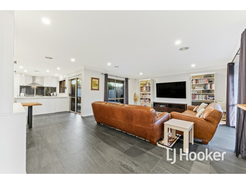 5 Adam Court, Pakenham VIC 3810