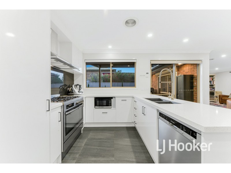5 Adam Court, Pakenham VIC 3810