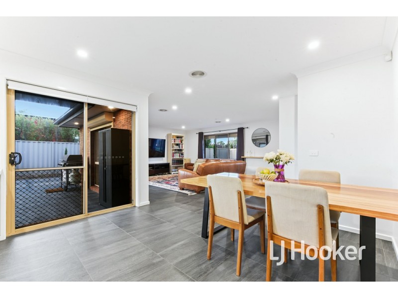 5 Adam Court, Pakenham VIC 3810